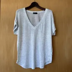 GAP ライトグレー Vネック Tシャツ M