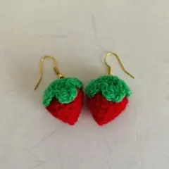 赤苺☆ピアス1組☆イチゴ
