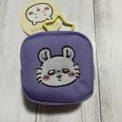 ちいかわ　モモンガ　カラビナつき刺繍スクエアミニポーチ