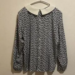 レトロ　花柄長袖ブラウス　シャツ 大きな襟付き　肩パッドあり　総柄