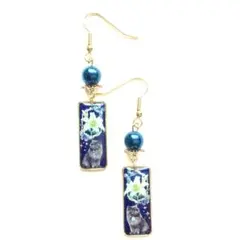 和風　ネイビーラメ　百合の花と猫　長方形　ピアス