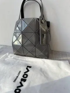 BAO BAO ISSEY MIYAKE CARAT GUNMETAL バッグのサムネイル