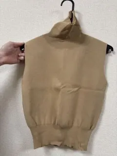 basement online タートルネックノースリーブニット ベージュ