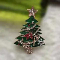 クリスマスツリーモチーフ ブローチ クリスタル調ストーン装飾
