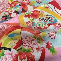 着物 はぎれ 812 生地 布 ハギレ アンティーク 絹　古布　和布　古裂　和柄
