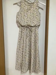 VIS ワンピース　花柄　ノースリーブ