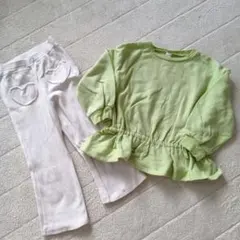 ライトグリーン フリルトレーナーとホワイトハートポケットパンツセット 100