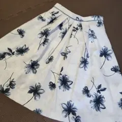 アプワイザーリッシェフラワープリント フレアスカート ひざ丈　Sサイズ