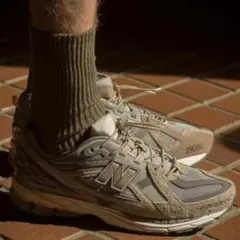 エヌ.ハリウッド × インヴィンシブル × ニューバランス (M1906NIH)