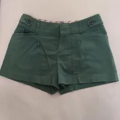 GUグリーンのショートパンツ