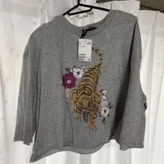 新品未使用タグ付き　H&M トラ刺繍 グレー五分袖Tシャツ XS タグ付き