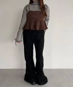 kutir コーデュロイフリルフレアパンツのサムネイル