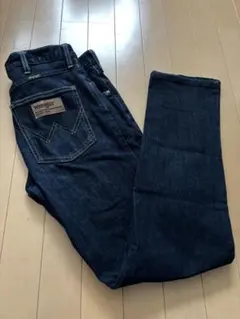 Wrangler ダークブルー スリムフィット デニムパンツ