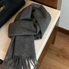 最安値で！グレーのウール混紡マフラー フリンジ付き 週末限定価格