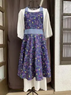 新品　エプロン　ハンドメイド 花柄　カラフル　紺　綿100%