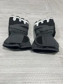 【値下げ】ジュニア用スキーグローブ L-Mサイズ 黒とグレー