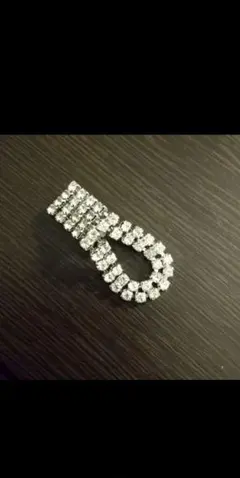 クリスタル装飾 U字型イヤリング