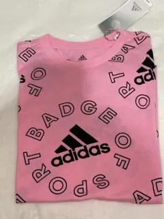 ⭐️adidas(アディダス)半袖 Tシャツ⭐️エッセンシャルズ ロゴ 総柄プリントのサムネイル