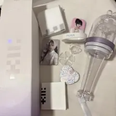 ILLIT ペンライト　ミンジュうちわセット ILLIT ペンライト ミンジュうちわセット - メルカリ