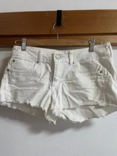 American Eagle Outfitters ホワイト ショートパンツのサムネイル