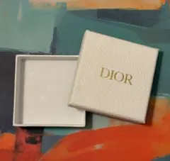 Dior ギフトボックス ホワイト　空き箱　空箱　ディオール　アクセサリー入れ
