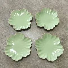 花形緑色皿4枚セット　直径約12.5cm