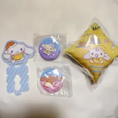 シナモロール　くら寿司　サンリオ　缶バッジ2種　クッション　セット