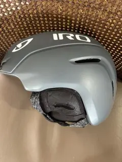 GIRO のスキーヘルメット、ダークグレー、Mサイズのサムネイル