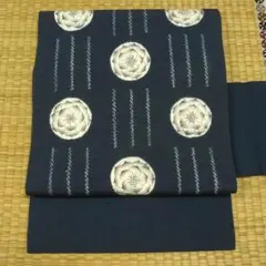 御召御納戸色に白の花と絞り　名古屋帯