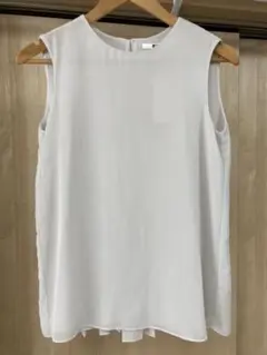 【新品】プリーツブラウス　ノースリーブ