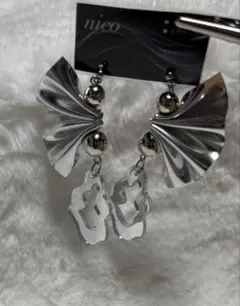 シルバーカラー 扇形 モチーフ ピアス　ハンドメイド