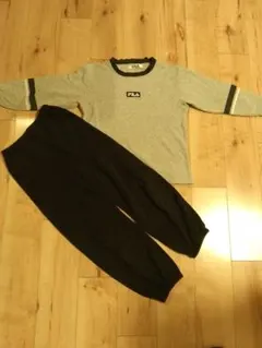 値下げました！FILA パジャマセット グレー・黒　140cm