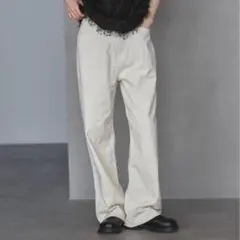 【新品未使用】feepur ベーシックストレートデニム アイボリーのサムネイル