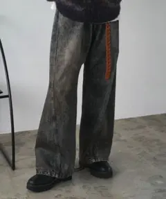 VINTAGE WASHED CURVED DENIM