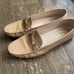 TOD'S トッズ パテントレザー ローファー ベージュ ドライビングシューズのサムネイル
