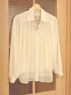 《美品》ユニクロ　ブラウス　白　シフォン