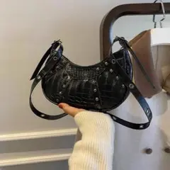 激安】ブラックショルダーバッグ 韓国風 小さめサイズ