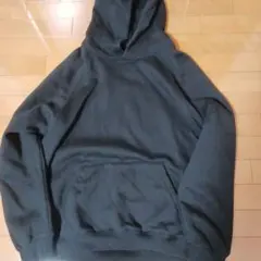 essentialsのパーカー