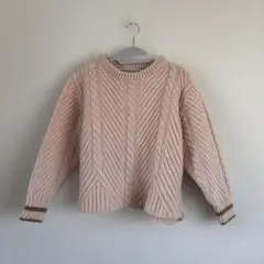 配色ケーブルニット