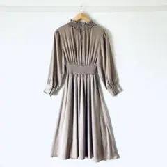 【美品】フリーズマート シャーリングワンピース ベージュ フリー 上品 フレア