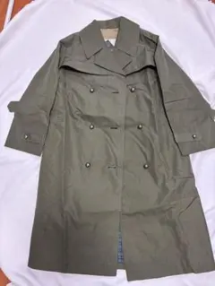 オリーブ色 ダブルブレスト トレンチコート