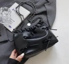 リボン付き ギャザー ショルダーバッグ ブラックのサムネイル