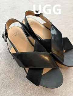 【UGG】 ブラック 厚底ストラップサンダル