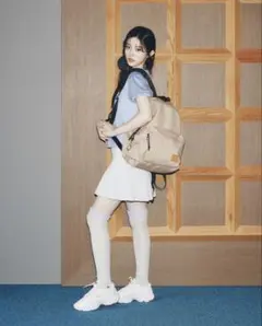 LACOSTE×ILLIT MINJU着用　プリーツミニスカートのサムネイル