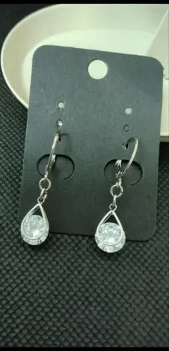 ティアドロップ型キュービックジルコニア