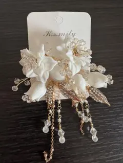 花とクリスタルのイヤリング
