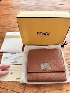 FENDI 財布 ピーカブー 2つ折り
