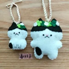 フェルト　マスコット　猫　ハチワレ猫　キーホルダー　クローバー　花冠　春　ペア