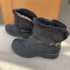 黒いファー裏地のショートブーツ