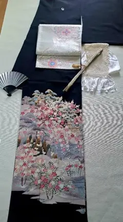 ✡️逸品❇️豪華❇️手描き加賀友禅作家落款入り黒留め袖比翼仕立て❇️フルセット